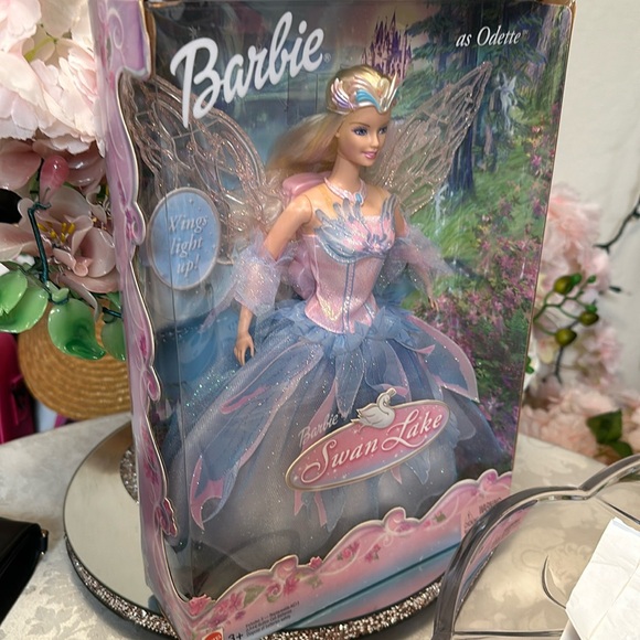Barbie of Swan Lake Odette Fashion Doll with Light up Wings. Brand New ! - Picture 8 of 12